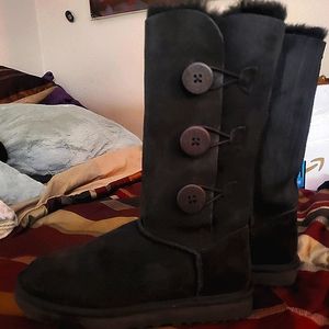 Bailey button triplet ugg boots size 6 1/2